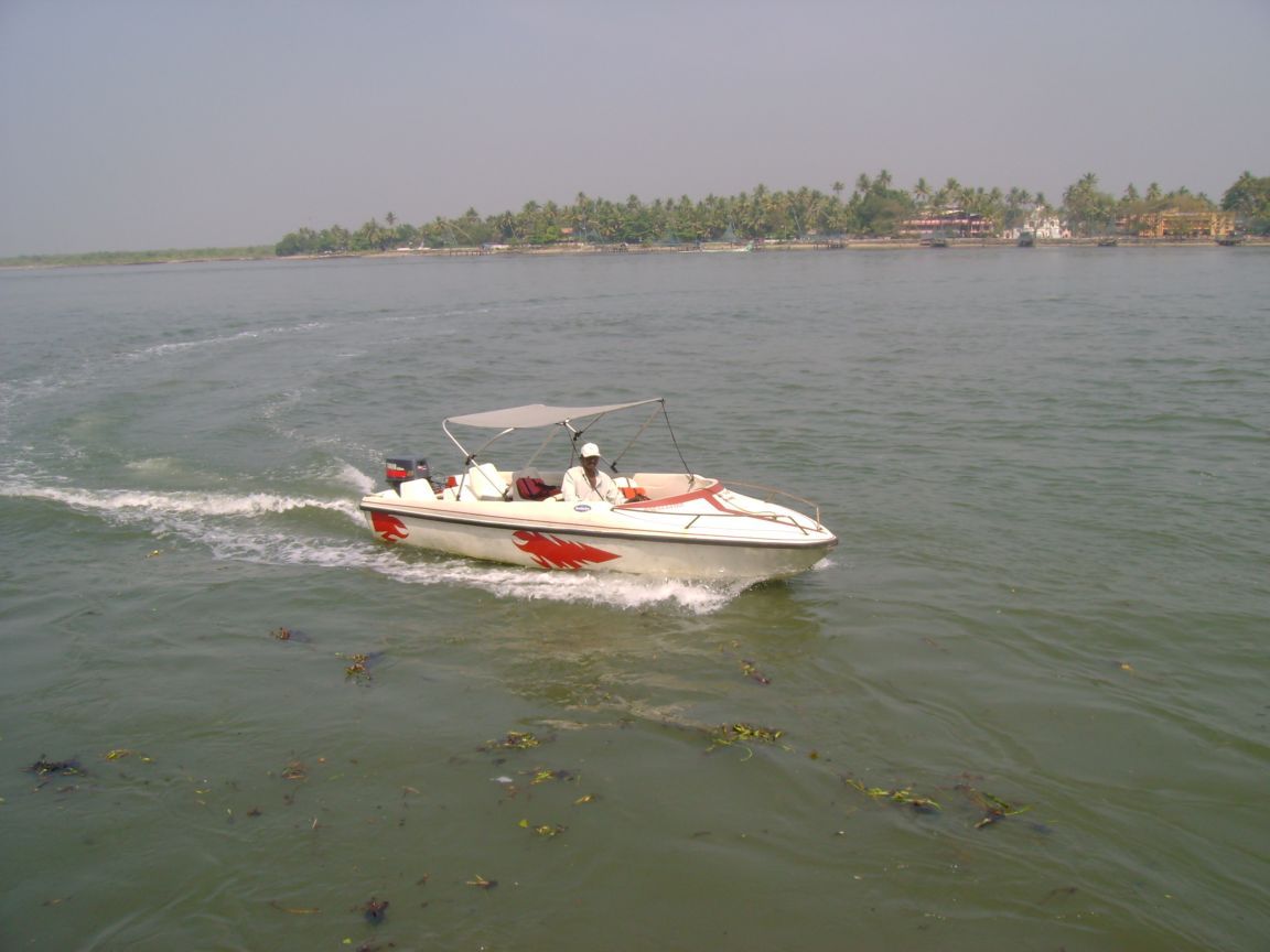 Speed Boating at Fateh Sagar Lake Udaipur, India - Location, Facts and
